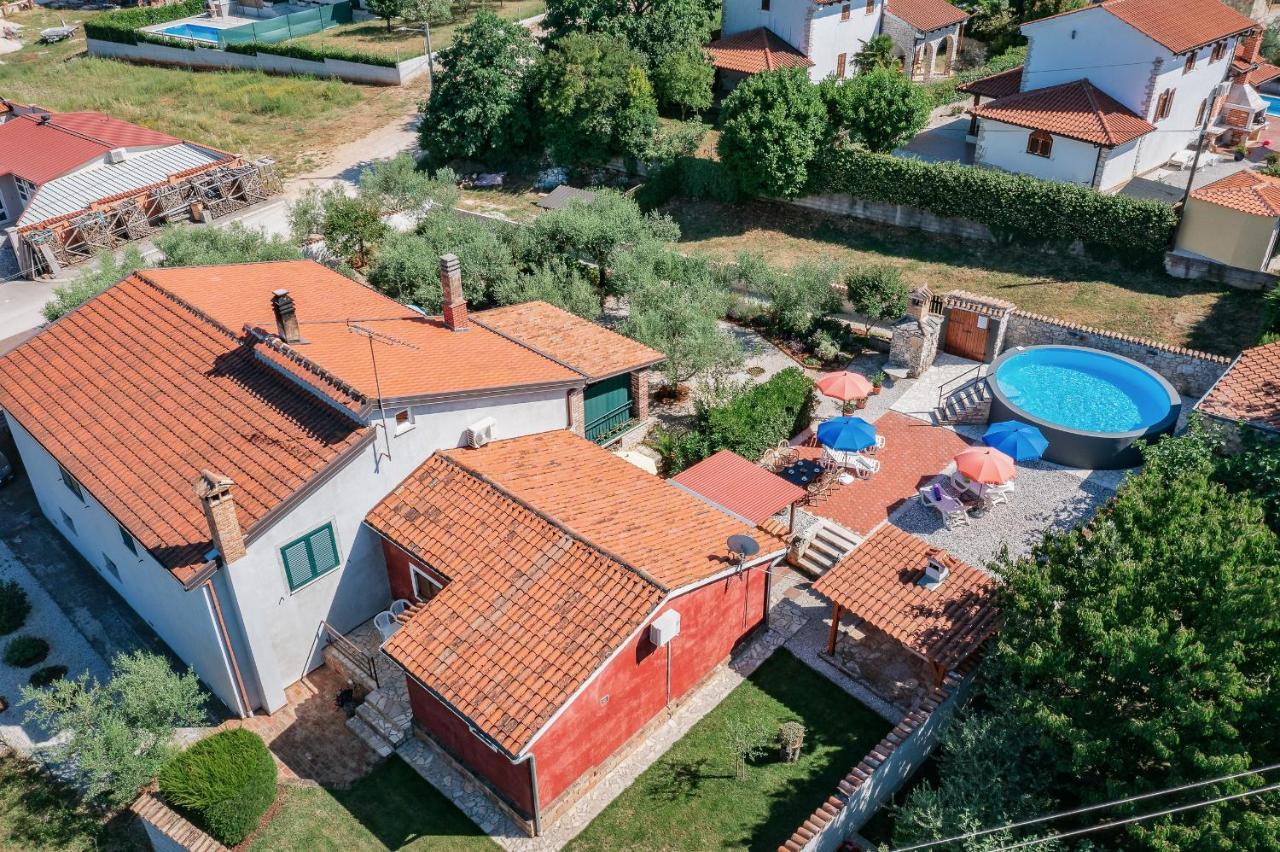 Apartment With Pool Višnjan Buitenkant foto