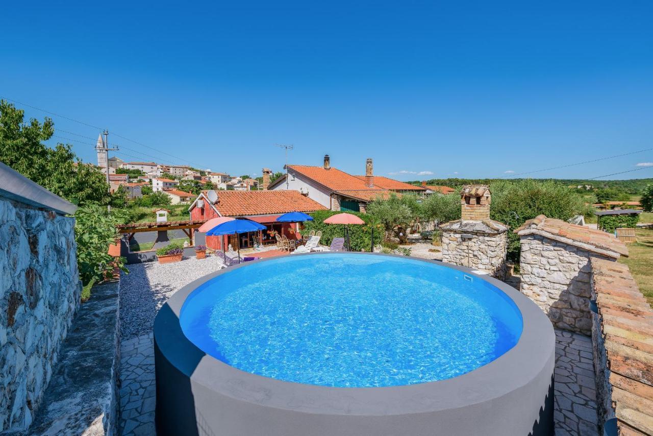 Apartment With Pool Višnjan Buitenkant foto