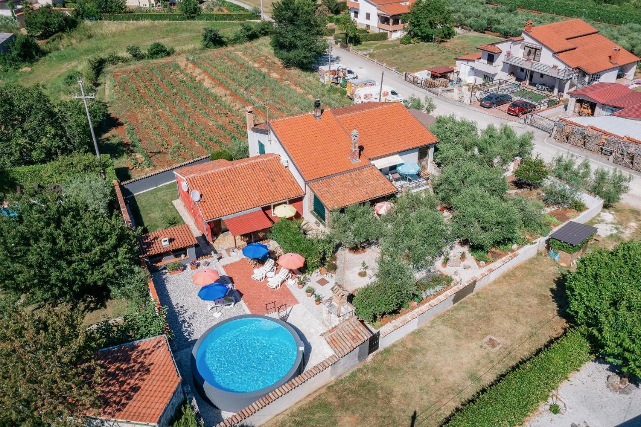 Apartment With Pool Višnjan Buitenkant foto