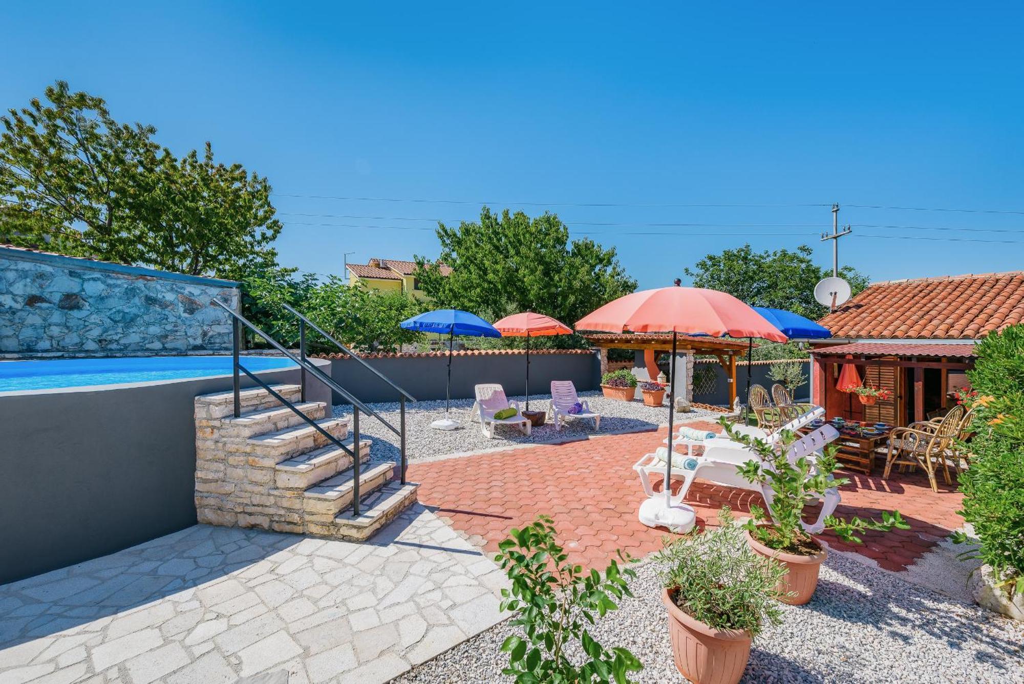 Apartment With Pool Višnjan Buitenkant foto