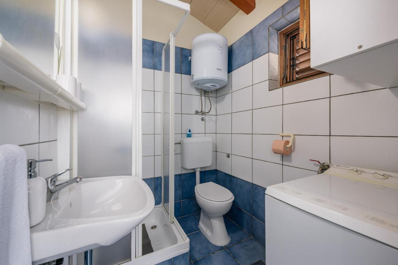 Apartment With Pool Višnjan Buitenkant foto