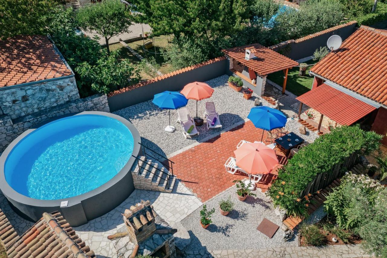 Apartment With Pool Višnjan Buitenkant foto